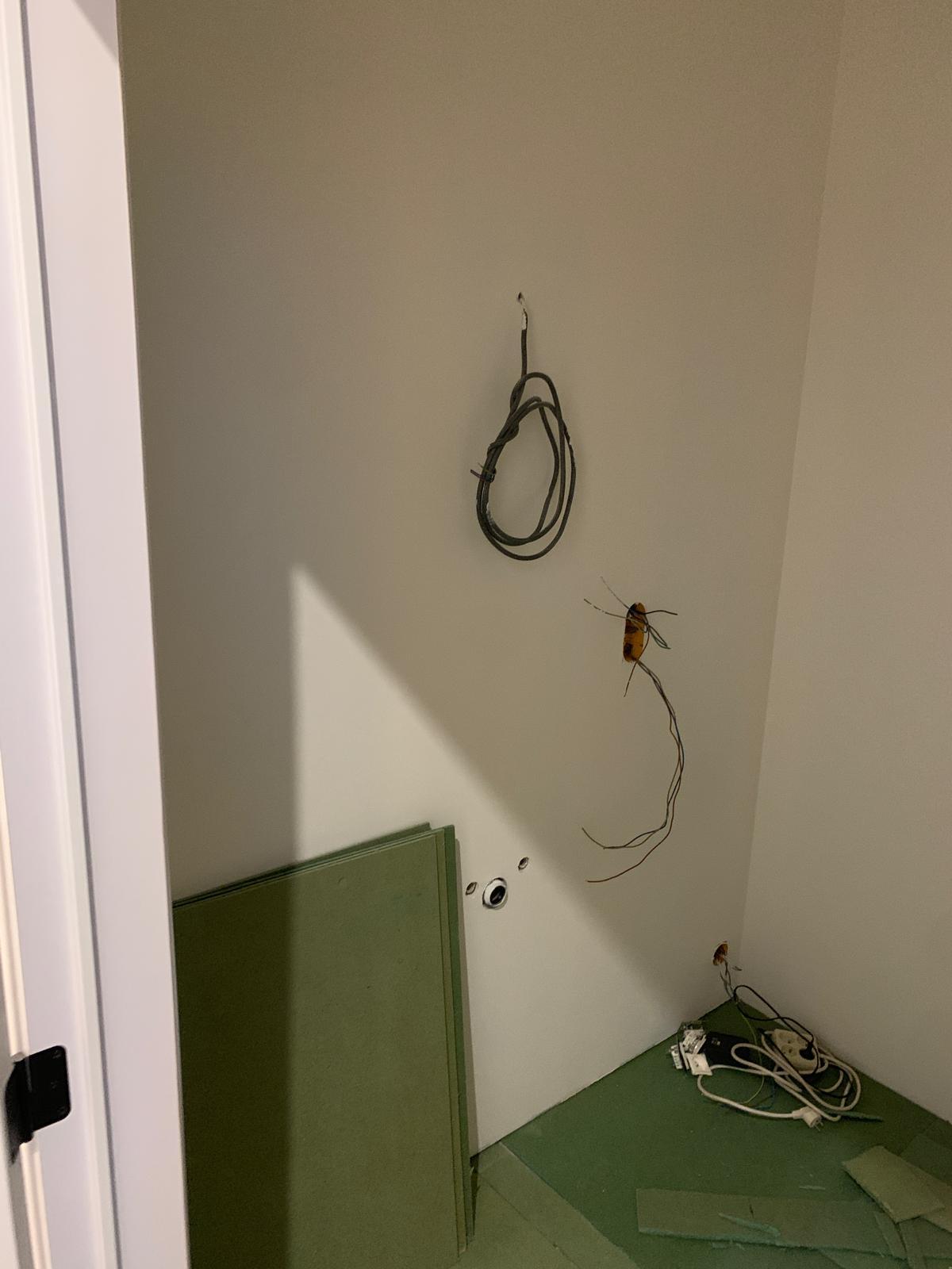 Salle de bain toute blanche - même le mortex photo avant